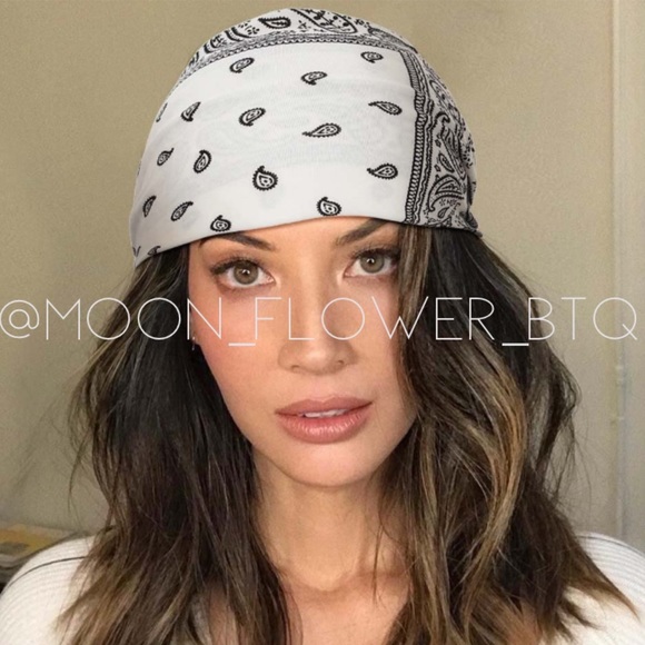 🔴SALE 3/$20🔴 Boho Turban Headband Ear Warmer White Paisley Bandana Print - Picture 3 of 6